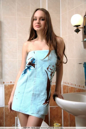 01-busty-beauty-in-a-bathroom