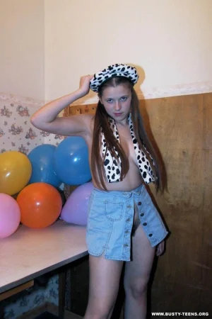 05-busty-lada-and-some-balloons