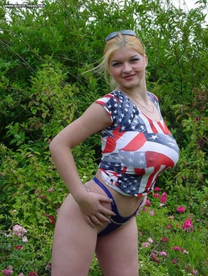 04-busty-teen-on-the-green-field