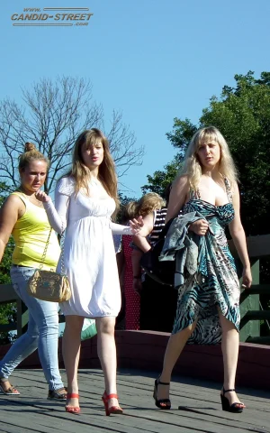 02-candid-babes-got-nice-bagos