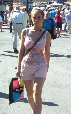 08-candid-babes-got-nice-bagos