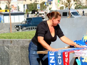 01-candid-big-breasted-women