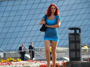 02-candid-big-breasted-women