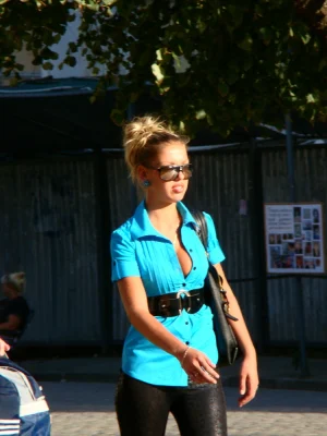 14-candid-big-breasted-women