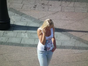 15-candid-big-breasted-women