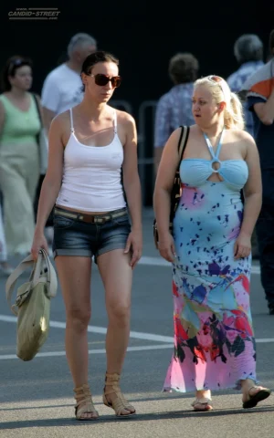 03-candid-sexy-breasted-beauties