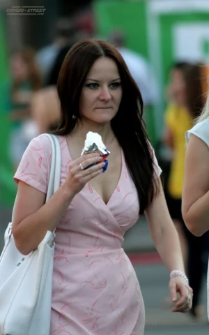 06-candid-sexy-breasted-beauties