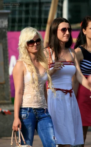 11-candid-sexy-breasted-beauties