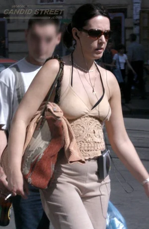 04-hey-there-are-some-candid-busty-girls