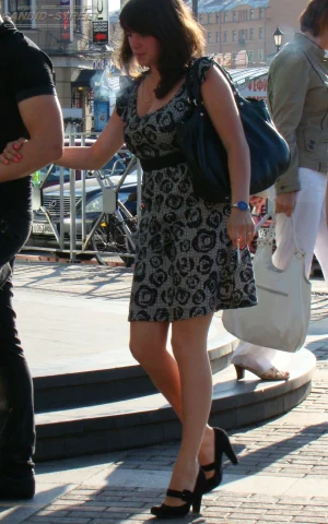 05-hot-candid-chick-got-sexy-tits