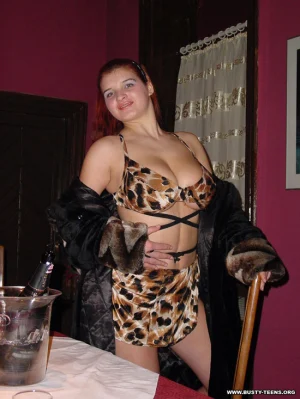 04-redhead-busty-chick