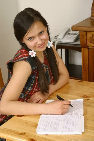 01-schoolgirl-shows-her-hooters