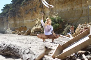 03-sexy-boobed-babe-on-the-beach