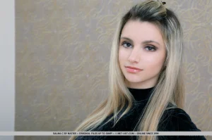 01-slutty-blondy-shows-her-boobs