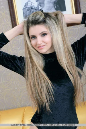 04-slutty-blondy-shows-her-boobs