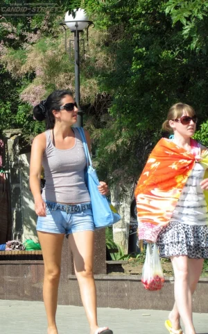 09-sweet-candid-boobs