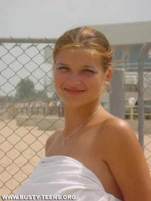 02-teen-shows-her-huge-jugs-on-the-beach