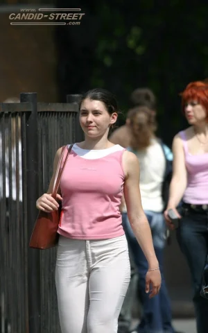 04-young-candid-chicks