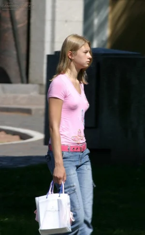 05-young-candid-chicks