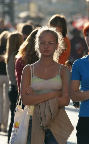 12-young-candid-chicks