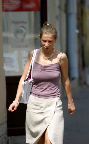 05-young-candid-girls-with-sexy-breasts