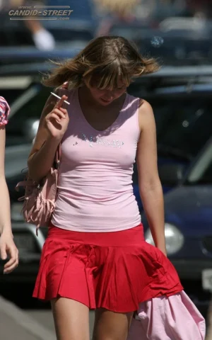 11-young-candid-girls-with-sexy-breasts